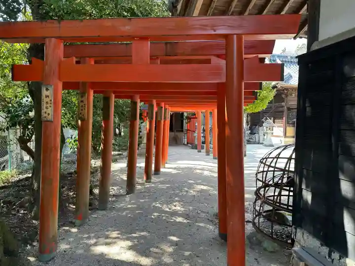 殖栗神社の{uncategorized: "未分類", other: "その他", undefined: "問題あり", building: "その他建物", grave: "お墓", sacred_gate: "鳥居", guardian: "狛犬", statue: "像", buddha: "仏像", history: "歴史", nature: "自然", garden: "庭園", animal: "動物", pagoda: "塔", temizu: "手水舎", mountain_gate: "山門・神門", sanctuary: "本殿・本堂", subordinate: "末社・摂社", art: "芸術", scenery: "景色", jizo: "地蔵", ema: "絵馬", goshuin: "御朱印", omikuji: "おみくじ", items: "授与品その他", amulet: "お守り", goshuincho: "御朱印帳", eats: "食事", festival: "お祭り", votive_dance: "神楽", shichigosan: "七五三参", wedding: "結婚式", experience: "体験その他", initially: "初詣", around: "周辺", anti_infection: "感染症対策"}