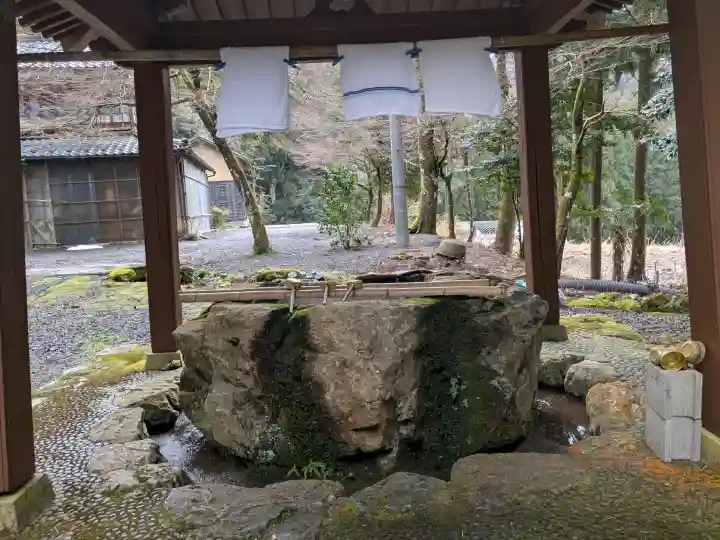 五皇神社の{uncategorized: "未分類", other: "その他", undefined: "問題あり", building: "その他建物", grave: "お墓", sacred_gate: "鳥居", guardian: "狛犬", statue: "像", buddha: "仏像", history: "歴史", nature: "自然", garden: "庭園", animal: "動物", pagoda: "塔", temizu: "手水舎", mountain_gate: "山門・神門", sanctuary: "本殿・本堂", subordinate: "末社・摂社", art: "芸術", scenery: "景色", jizo: "地蔵", ema: "絵馬", goshuin: "御朱印", omikuji: "おみくじ", items: "授与品その他", amulet: "お守り", goshuincho: "御朱印帳", eats: "食事", festival: "お祭り", votive_dance: "神楽", shichigosan: "七五三参", wedding: "結婚式", experience: "体験その他", initially: "初詣", around: "周辺", anti_infection: "感染症対策"}