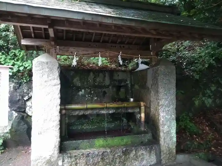 柞原八幡宮の手水舎
