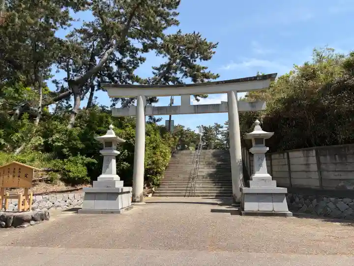 新潟縣護國神社の{uncategorized: "未分類", other: "その他", undefined: "問題あり", building: "その他建物", grave: "お墓", sacred_gate: "鳥居", guardian: "狛犬", statue: "像", buddha: "仏像", history: "歴史", nature: "自然", garden: "庭園", animal: "動物", pagoda: "塔", temizu: "手水舎", mountain_gate: "山門・神門", sanctuary: "本殿・本堂", subordinate: "末社・摂社", art: "芸術", scenery: "景色", jizo: "地蔵", ema: "絵馬", goshuin: "御朱印", omikuji: "おみくじ", items: "授与品その他", amulet: "お守り", goshuincho: "御朱印帳", eats: "食事", festival: "お祭り", votive_dance: "神楽", shichigosan: "七五三参", wedding: "結婚式", experience: "体験その他", initially: "初詣", around: "周辺", anti_infection: "感染症対策"}