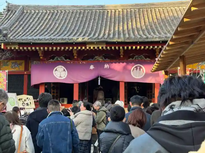 浅草神社の{uncategorized: "未分類", other: "その他", undefined: "問題あり", building: "その他建物", grave: "お墓", sacred_gate: "鳥居", guardian: "狛犬", statue: "像", buddha: "仏像", history: "歴史", nature: "自然", garden: "庭園", animal: "動物", pagoda: "塔", temizu: "手水舎", mountain_gate: "山門・神門", sanctuary: "本殿・本堂", subordinate: "末社・摂社", art: "芸術", scenery: "景色", jizo: "地蔵", ema: "絵馬", goshuin: "御朱印", omikuji: "おみくじ", items: "授与品その他", amulet: "お守り", goshuincho: "御朱印帳", eats: "食事", festival: "お祭り", votive_dance: "神楽", shichigosan: "七五三参", wedding: "結婚式", experience: "体験その他", initially: "初詣", around: "周辺", anti_infection: "感染症対策"}