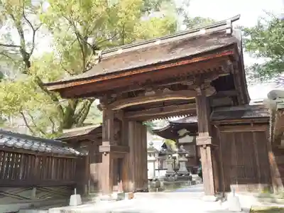 白山比咩神社の山門・神門