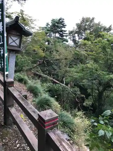 唐澤山神社の庭園