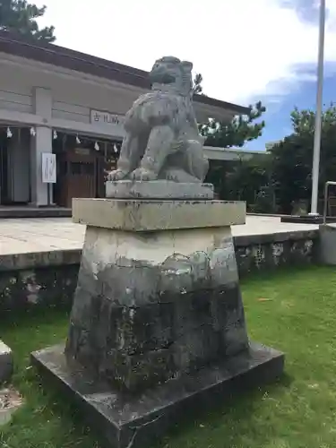 沖縄県護国神社の狛犬