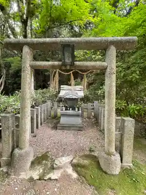 中山寺奥之院の末社・摂社