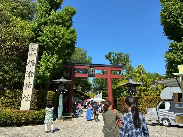 根津神社の{uncategorized: "未分類", other: "その他", undefined: "問題あり", building: "その他建物", grave: "お墓", sacred_gate: "鳥居", guardian: "狛犬", statue: "像", buddha: "仏像", history: "歴史", nature: "自然", garden: "庭園", animal: "動物", pagoda: "塔", temizu: "手水舎", mountain_gate: "山門・神門", sanctuary: "本殿・本堂", subordinate: "末社・摂社", art: "芸術", scenery: "景色", jizo: "地蔵", ema: "絵馬", goshuin: "御朱印", omikuji: "おみくじ", items: "授与品その他", amulet: "お守り", goshuincho: "御朱印帳", eats: "食事", festival: "お祭り", votive_dance: "神楽", shichigosan: "七五三参", wedding: "結婚式", experience: "体験その他", initially: "初詣", around: "周辺", anti_infection: "感染症対策"}