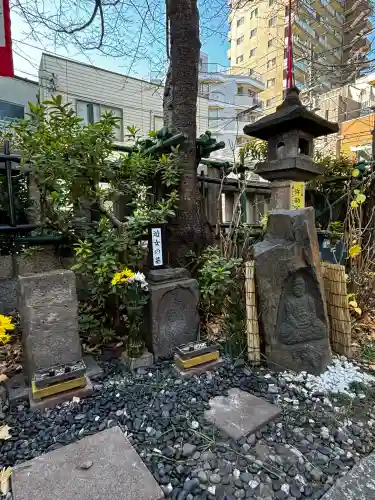 吉原弁財天本宮（吉原神社奥宮）の{uncategorized: "未分類", other: "その他", undefined: "問題あり", building: "その他建物", grave: "お墓", sacred_gate: "鳥居", guardian: "狛犬", statue: "像", buddha: "仏像", history: "歴史", nature: "自然", garden: "庭園", animal: "動物", pagoda: "塔", temizu: "手水舎", mountain_gate: "山門・神門", sanctuary: "本殿・本堂", subordinate: "末社・摂社", art: "芸術", scenery: "景色", jizo: "地蔵", ema: "絵馬", goshuin: "御朱印", omikuji: "おみくじ", items: "授与品その他", amulet: "お守り", goshuincho: "御朱印帳", eats: "食事", festival: "お祭り", votive_dance: "神楽", shichigosan: "七五三参", wedding: "結婚式", experience: "体験その他", initially: "初詣", around: "周辺", anti_infection: "感染症対策"}