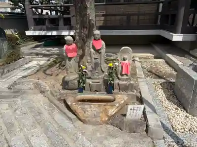 久国寺の{uncategorized: "未分類", other: "その他", undefined: "問題あり", building: "その他建物", grave: "お墓", sacred_gate: "鳥居", guardian: "狛犬", statue: "像", buddha: "仏像", history: "歴史", nature: "自然", garden: "庭園", animal: "動物", pagoda: "塔", temizu: "手水舎", mountain_gate: "山門・神門", sanctuary: "本殿・本堂", subordinate: "末社・摂社", art: "芸術", scenery: "景色", jizo: "地蔵", ema: "絵馬", goshuin: "御朱印", omikuji: "おみくじ", items: "授与品その他", amulet: "お守り", goshuincho: "御朱印帳", eats: "食事", festival: "お祭り", votive_dance: "神楽", shichigosan: "七五三参", wedding: "結婚式", experience: "体験その他", initially: "初詣", around: "周辺", anti_infection: "感染症対策"}