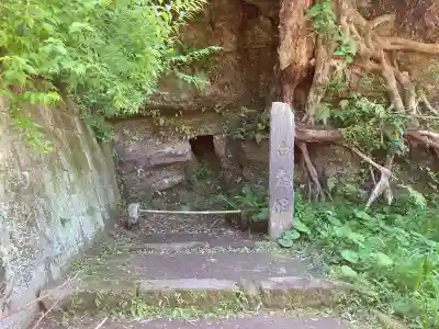 円覚寺の{uncategorized: "未分類", other: "その他", undefined: "問題あり", building: "その他建物", grave: "お墓", sacred_gate: "鳥居", guardian: "狛犬", statue: "像", buddha: "仏像", history: "歴史", nature: "自然", garden: "庭園", animal: "動物", pagoda: "塔", temizu: "手水舎", mountain_gate: "山門・神門", sanctuary: "本殿・本堂", subordinate: "末社・摂社", art: "芸術", scenery: "景色", jizo: "地蔵", ema: "絵馬", goshuin: "御朱印", omikuji: "おみくじ", items: "授与品その他", amulet: "お守り", goshuincho: "御朱印帳", eats: "食事", festival: "お祭り", votive_dance: "神楽", shichigosan: "七五三参", wedding: "結婚式", experience: "体験その他", initially: "初詣", around: "周辺", anti_infection: "感染症対策"}