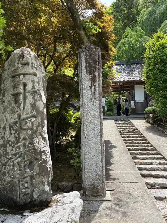 大渕寺の{uncategorized: "未分類", other: "その他", undefined: "問題あり", building: "その他建物", grave: "お墓", sacred_gate: "鳥居", guardian: "狛犬", statue: "像", buddha: "仏像", history: "歴史", nature: "自然", garden: "庭園", animal: "動物", pagoda: "塔", temizu: "手水舎", mountain_gate: "山門・神門", sanctuary: "本殿・本堂", subordinate: "末社・摂社", art: "芸術", scenery: "景色", jizo: "地蔵", ema: "絵馬", goshuin: "御朱印", omikuji: "おみくじ", items: "授与品その他", amulet: "お守り", goshuincho: "御朱印帳", eats: "食事", festival: "お祭り", votive_dance: "神楽", shichigosan: "七五三参", wedding: "結婚式", experience: "体験その他", initially: "初詣", around: "周辺", anti_infection: "感染症対策"}