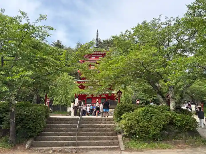 新倉富士浅間神社の{uncategorized: "未分類", other: "その他", undefined: "問題あり", building: "その他建物", grave: "お墓", sacred_gate: "鳥居", guardian: "狛犬", statue: "像", buddha: "仏像", history: "歴史", nature: "自然", garden: "庭園", animal: "動物", pagoda: "塔", temizu: "手水舎", mountain_gate: "山門・神門", sanctuary: "本殿・本堂", subordinate: "末社・摂社", art: "芸術", scenery: "景色", jizo: "地蔵", ema: "絵馬", goshuin: "御朱印", omikuji: "おみくじ", items: "授与品その他", amulet: "お守り", goshuincho: "御朱印帳", eats: "食事", festival: "お祭り", votive_dance: "神楽", shichigosan: "七五三参", wedding: "結婚式", experience: "体験その他", initially: "初詣", around: "周辺", anti_infection: "感染症対策"}