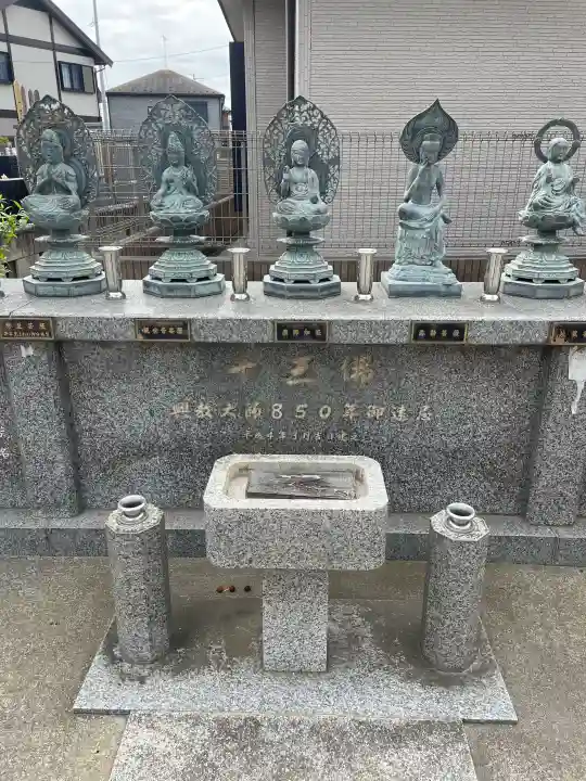 多聞寺の{uncategorized: "未分類", other: "その他", undefined: "問題あり", building: "その他建物", grave: "お墓", sacred_gate: "鳥居", guardian: "狛犬", statue: "像", buddha: "仏像", history: "歴史", nature: "自然", garden: "庭園", animal: "動物", pagoda: "塔", temizu: "手水舎", mountain_gate: "山門・神門", sanctuary: "本殿・本堂", subordinate: "末社・摂社", art: "芸術", scenery: "景色", jizo: "地蔵", ema: "絵馬", goshuin: "御朱印", omikuji: "おみくじ", items: "授与品その他", amulet: "お守り", goshuincho: "御朱印帳", eats: "食事", festival: "お祭り", votive_dance: "神楽", shichigosan: "七五三参", wedding: "結婚式", experience: "体験その他", initially: "初詣", around: "周辺", anti_infection: "感染症対策"}