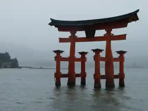 厳島神社の鳥居