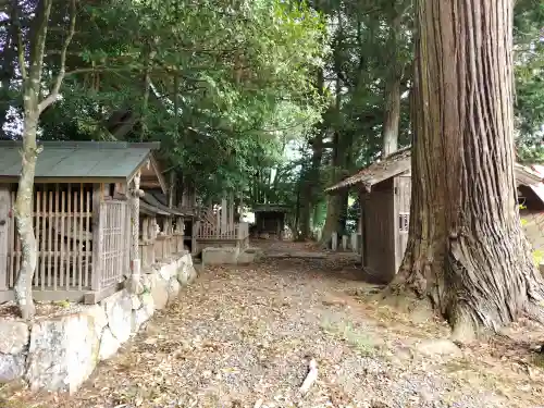 志波加神社の{uncategorized: "未分類", other: "その他", undefined: "問題あり", building: "その他建物", grave: "お墓", sacred_gate: "鳥居", guardian: "狛犬", statue: "像", buddha: "仏像", history: "歴史", nature: "自然", garden: "庭園", animal: "動物", pagoda: "塔", temizu: "手水舎", mountain_gate: "山門・神門", sanctuary: "本殿・本堂", subordinate: "末社・摂社", art: "芸術", scenery: "景色", jizo: "地蔵", ema: "絵馬", goshuin: "御朱印", omikuji: "おみくじ", items: "授与品その他", amulet: "お守り", goshuincho: "御朱印帳", eats: "食事", festival: "お祭り", votive_dance: "神楽", shichigosan: "七五三参", wedding: "結婚式", experience: "体験その他", initially: "初詣", around: "周辺", anti_infection: "感染症対策"}