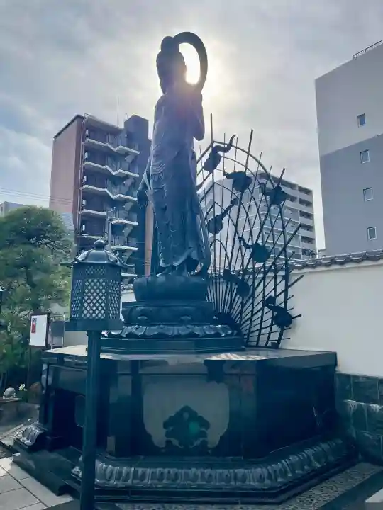 重願寺の{uncategorized: "未分類", other: "その他", undefined: "問題あり", building: "その他建物", grave: "お墓", sacred_gate: "鳥居", guardian: "狛犬", statue: "像", buddha: "仏像", history: "歴史", nature: "自然", garden: "庭園", animal: "動物", pagoda: "塔", temizu: "手水舎", mountain_gate: "山門・神門", sanctuary: "本殿・本堂", subordinate: "末社・摂社", art: "芸術", scenery: "景色", jizo: "地蔵", ema: "絵馬", goshuin: "御朱印", omikuji: "おみくじ", items: "授与品その他", amulet: "お守り", goshuincho: "御朱印帳", eats: "食事", festival: "お祭り", votive_dance: "神楽", shichigosan: "七五三参", wedding: "結婚式", experience: "体験その他", initially: "初詣", around: "周辺", anti_infection: "感染症対策"}