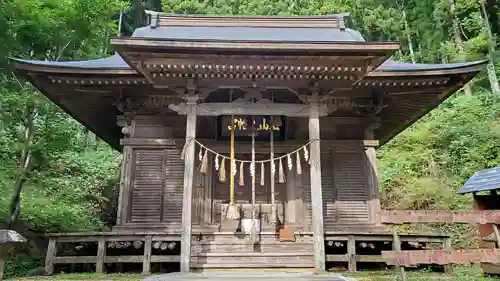 上山八幡宮の本殿