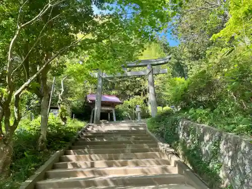 上山八幡宮の{uncategorized: "未分類", other: "その他", undefined: "問題あり", building: "その他建物", grave: "お墓", sacred_gate: "鳥居", guardian: "狛犬", statue: "像", buddha: "仏像", history: "歴史", nature: "自然", garden: "庭園", animal: "動物", pagoda: "塔", temizu: "手水舎", mountain_gate: "山門・神門", sanctuary: "本殿・本堂", subordinate: "末社・摂社", art: "芸術", scenery: "景色", jizo: "地蔵", ema: "絵馬", goshuin: "御朱印", omikuji: "おみくじ", items: "授与品その他", amulet: "お守り", goshuincho: "御朱印帳", eats: "食事", festival: "お祭り", votive_dance: "神楽", shichigosan: "七五三参", wedding: "結婚式", experience: "体験その他", initially: "初詣", around: "周辺", anti_infection: "感染症対策"}