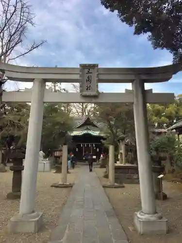 三囲神社の鳥居