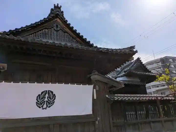 十二所神社の{uncategorized: "未分類", other: "その他", undefined: "問題あり", building: "その他建物", grave: "お墓", sacred_gate: "鳥居", guardian: "狛犬", statue: "像", buddha: "仏像", history: "歴史", nature: "自然", garden: "庭園", animal: "動物", pagoda: "塔", temizu: "手水舎", mountain_gate: "山門・神門", sanctuary: "本殿・本堂", subordinate: "末社・摂社", art: "芸術", scenery: "景色", jizo: "地蔵", ema: "絵馬", goshuin: "御朱印", omikuji: "おみくじ", items: "授与品その他", amulet: "お守り", goshuincho: "御朱印帳", eats: "食事", festival: "お祭り", votive_dance: "神楽", shichigosan: "七五三参", wedding: "結婚式", experience: "体験その他", initially: "初詣", around: "周辺", anti_infection: "感染症対策"}
