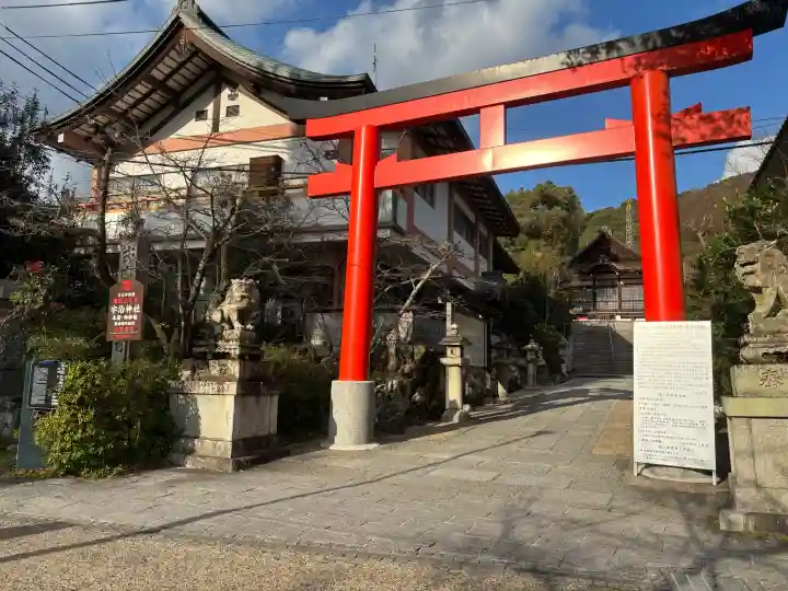 宇治神社の{uncategorized: "未分類", other: "その他", undefined: "問題あり", building: "その他建物", grave: "お墓", sacred_gate: "鳥居", guardian: "狛犬", statue: "像", buddha: "仏像", history: "歴史", nature: "自然", garden: "庭園", animal: "動物", pagoda: "塔", temizu: "手水舎", mountain_gate: "山門・神門", sanctuary: "本殿・本堂", subordinate: "末社・摂社", art: "芸術", scenery: "景色", jizo: "地蔵", ema: "絵馬", goshuin: "御朱印", omikuji: "おみくじ", items: "授与品その他", amulet: "お守り", goshuincho: "御朱印帳", eats: "食事", festival: "お祭り", votive_dance: "神楽", shichigosan: "七五三参", wedding: "結婚式", experience: "体験その他", initially: "初詣", around: "周辺", anti_infection: "感染症対策"}