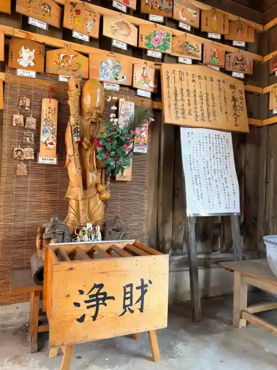 七重浜海津見神社の{uncategorized: "未分類", other: "その他", undefined: "問題あり", building: "その他建物", grave: "お墓", sacred_gate: "鳥居", guardian: "狛犬", statue: "像", buddha: "仏像", history: "歴史", nature: "自然", garden: "庭園", animal: "動物", pagoda: "塔", temizu: "手水舎", mountain_gate: "山門・神門", sanctuary: "本殿・本堂", subordinate: "末社・摂社", art: "芸術", scenery: "景色", jizo: "地蔵", ema: "絵馬", goshuin: "御朱印", omikuji: "おみくじ", items: "授与品その他", amulet: "お守り", goshuincho: "御朱印帳", eats: "食事", festival: "お祭り", votive_dance: "神楽", shichigosan: "七五三参", wedding: "結婚式", experience: "体験その他", initially: "初詣", around: "周辺", anti_infection: "感染症対策"}