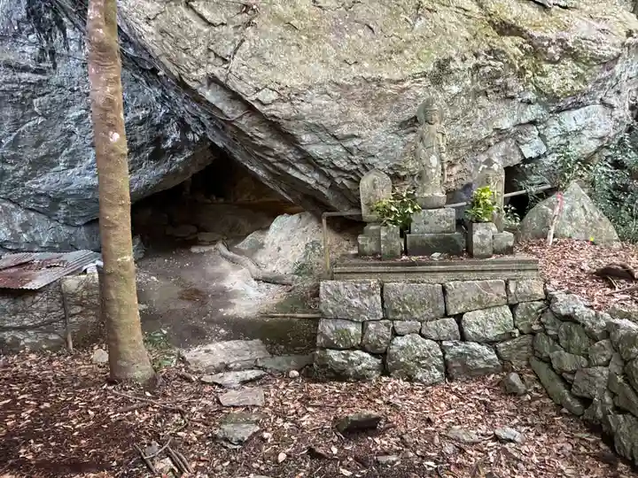 星谷寺(星の岩屋)(徳島県)
