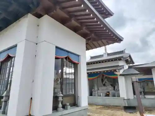 誠光寺の{uncategorized: "未分類", other: "その他", undefined: "問題あり", building: "その他建物", grave: "お墓", sacred_gate: "鳥居", guardian: "狛犬", statue: "像", buddha: "仏像", history: "歴史", nature: "自然", garden: "庭園", animal: "動物", pagoda: "塔", temizu: "手水舎", mountain_gate: "山門・神門", sanctuary: "本殿・本堂", subordinate: "末社・摂社", art: "芸術", scenery: "景色", jizo: "地蔵", ema: "絵馬", goshuin: "御朱印", omikuji: "おみくじ", items: "授与品その他", amulet: "お守り", goshuincho: "御朱印帳", eats: "食事", festival: "お祭り", votive_dance: "神楽", shichigosan: "七五三参", wedding: "結婚式", experience: "体験その他", initially: "初詣", around: "周辺", anti_infection: "感染症対策"}