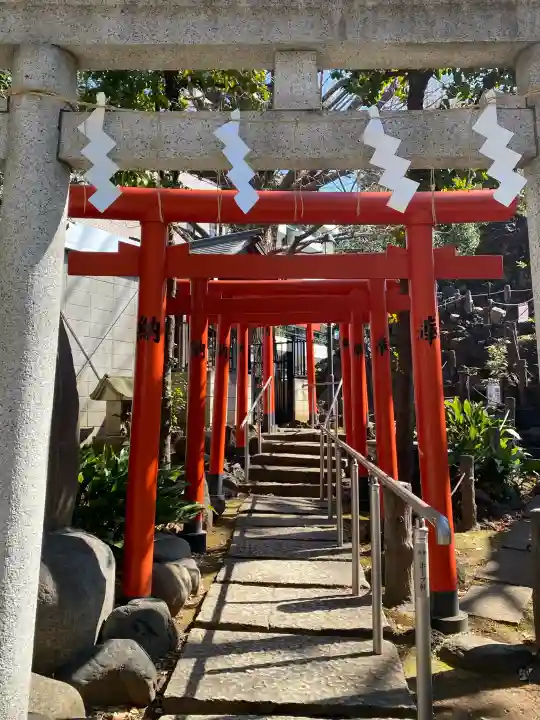 鳩森八幡神社の{uncategorized: "未分類", other: "その他", undefined: "問題あり", building: "その他建物", grave: "お墓", sacred_gate: "鳥居", guardian: "狛犬", statue: "像", buddha: "仏像", history: "歴史", nature: "自然", garden: "庭園", animal: "動物", pagoda: "塔", temizu: "手水舎", mountain_gate: "山門・神門", sanctuary: "本殿・本堂", subordinate: "末社・摂社", art: "芸術", scenery: "景色", jizo: "地蔵", ema: "絵馬", goshuin: "御朱印", omikuji: "おみくじ", items: "授与品その他", amulet: "お守り", goshuincho: "御朱印帳", eats: "食事", festival: "お祭り", votive_dance: "神楽", shichigosan: "七五三参", wedding: "結婚式", experience: "体験その他", initially: "初詣", around: "周辺", anti_infection: "感染症対策"}