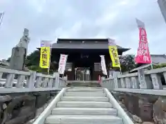 埼玉厄除け開運大師・龍泉寺（切り絵御朱印発祥の寺）の山門