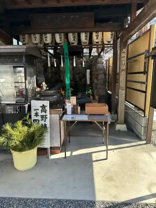 釋迦院(釈迦院)の{uncategorized: "未分類", other: "その他", undefined: "問題あり", building: "その他建物", grave: "お墓", sacred_gate: "鳥居", guardian: "狛犬", statue: "像", buddha: "仏像", history: "歴史", nature: "自然", garden: "庭園", animal: "動物", pagoda: "塔", temizu: "手水舎", mountain_gate: "山門・神門", sanctuary: "本殿・本堂", subordinate: "末社・摂社", art: "芸術", scenery: "景色", jizo: "地蔵", ema: "絵馬", goshuin: "御朱印", omikuji: "おみくじ", items: "授与品その他", amulet: "お守り", goshuincho: "御朱印帳", eats: "食事", festival: "お祭り", votive_dance: "神楽", shichigosan: "七五三参", wedding: "結婚式", experience: "体験その他", initially: "初詣", around: "周辺", anti_infection: "感染症対策"}