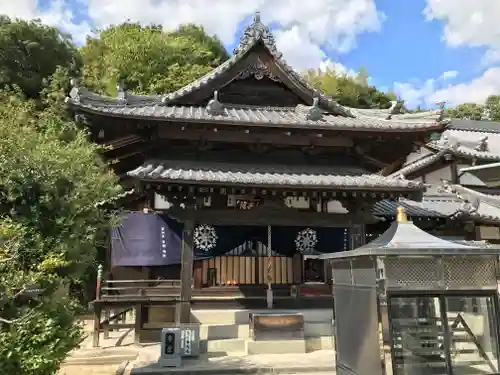 泰山寺の本殿