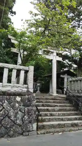 高尾山穂見神社の鳥居