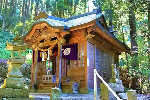 金持神社の本殿