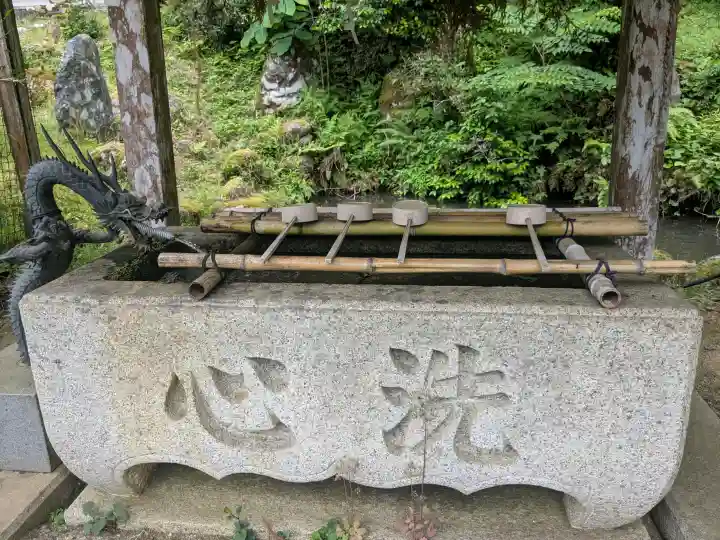 横山神社の{uncategorized: "未分類", other: "その他", undefined: "問題あり", building: "その他建物", grave: "お墓", sacred_gate: "鳥居", guardian: "狛犬", statue: "像", buddha: "仏像", history: "歴史", nature: "自然", garden: "庭園", animal: "動物", pagoda: "塔", temizu: "手水舎", mountain_gate: "山門・神門", sanctuary: "本殿・本堂", subordinate: "末社・摂社", art: "芸術", scenery: "景色", jizo: "地蔵", ema: "絵馬", goshuin: "御朱印", omikuji: "おみくじ", items: "授与品その他", amulet: "お守り", goshuincho: "御朱印帳", eats: "食事", festival: "お祭り", votive_dance: "神楽", shichigosan: "七五三参", wedding: "結婚式", experience: "体験その他", initially: "初詣", around: "周辺", anti_infection: "感染症対策"}