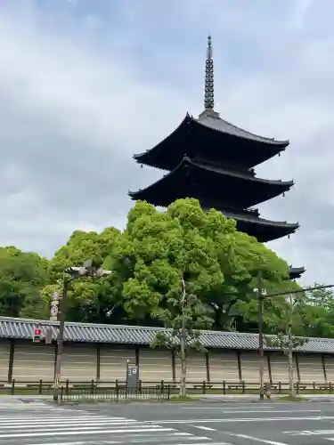 東寺（教王護国寺）の{uncategorized: "未分類", other: "その他", undefined: "問題あり", building: "その他建物", grave: "お墓", sacred_gate: "鳥居", guardian: "狛犬", statue: "像", buddha: "仏像", history: "歴史", nature: "自然", garden: "庭園", animal: "動物", pagoda: "塔", temizu: "手水舎", mountain_gate: "山門・神門", sanctuary: "本殿・本堂", subordinate: "末社・摂社", art: "芸術", scenery: "景色", jizo: "地蔵", ema: "絵馬", goshuin: "御朱印", omikuji: "おみくじ", items: "授与品その他", amulet: "お守り", goshuincho: "御朱印帳", eats: "食事", festival: "お祭り", votive_dance: "神楽", shichigosan: "七五三参", wedding: "結婚式", experience: "体験その他", initially: "初詣", around: "周辺", anti_infection: "感染症対策"}