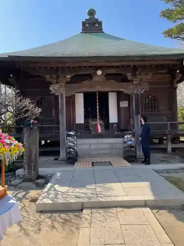 極楽寺（霊鷲山感應院極楽律寺）の本殿・本堂