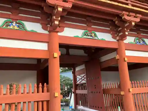 美濃國一宮　南宮大社の山門・神門