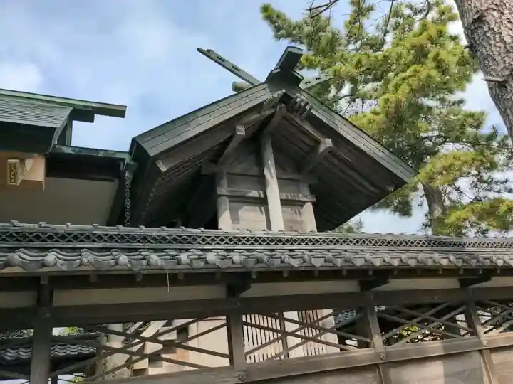 神明社(新茶屋)の{uncategorized: "未分類", other: "その他", undefined: "問題あり", building: "その他建物", grave: "お墓", sacred_gate: "鳥居", guardian: "狛犬", statue: "像", buddha: "仏像", history: "歴史", nature: "自然", garden: "庭園", animal: "動物", pagoda: "塔", temizu: "手水舎", mountain_gate: "山門・神門", sanctuary: "本殿・本堂", subordinate: "末社・摂社", art: "芸術", scenery: "景色", jizo: "地蔵", ema: "絵馬", goshuin: "御朱印", omikuji: "おみくじ", items: "授与品その他", amulet: "お守り", goshuincho: "御朱印帳", eats: "食事", festival: "お祭り", votive_dance: "神楽", shichigosan: "七五三参", wedding: "結婚式", experience: "体験その他", initially: "初詣", around: "周辺", anti_infection: "感染症対策"}