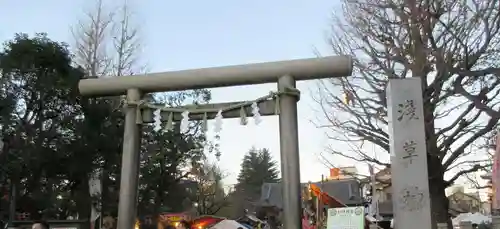 浅草神社の鳥居