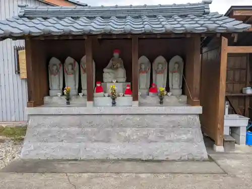中挟慈心寺観音堂の{uncategorized: "未分類", other: "その他", undefined: "問題あり", building: "その他建物", grave: "お墓", sacred_gate: "鳥居", guardian: "狛犬", statue: "像", buddha: "仏像", history: "歴史", nature: "自然", garden: "庭園", animal: "動物", pagoda: "塔", temizu: "手水舎", mountain_gate: "山門・神門", sanctuary: "本殿・本堂", subordinate: "末社・摂社", art: "芸術", scenery: "景色", jizo: "地蔵", ema: "絵馬", goshuin: "御朱印", omikuji: "おみくじ", items: "授与品その他", amulet: "お守り", goshuincho: "御朱印帳", eats: "食事", festival: "お祭り", votive_dance: "神楽", shichigosan: "七五三参", wedding: "結婚式", experience: "体験その他", initially: "初詣", around: "周辺", anti_infection: "感染症対策"}
