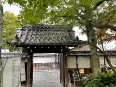 泉増院の山門