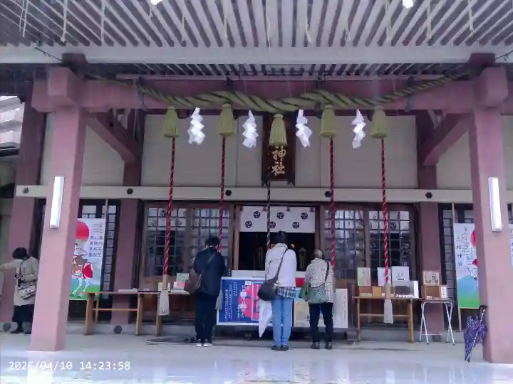 三社神社の{uncategorized: "未分類", other: "その他", undefined: "問題あり", building: "その他建物", grave: "お墓", sacred_gate: "鳥居", guardian: "狛犬", statue: "像", buddha: "仏像", history: "歴史", nature: "自然", garden: "庭園", animal: "動物", pagoda: "塔", temizu: "手水舎", mountain_gate: "山門・神門", sanctuary: "本殿・本堂", subordinate: "末社・摂社", art: "芸術", scenery: "景色", jizo: "地蔵", ema: "絵馬", goshuin: "御朱印", omikuji: "おみくじ", items: "授与品その他", amulet: "お守り", goshuincho: "御朱印帳", eats: "食事", festival: "お祭り", votive_dance: "神楽", shichigosan: "七五三参", wedding: "結婚式", experience: "体験その他", initially: "初詣", around: "周辺", anti_infection: "感染症対策"}