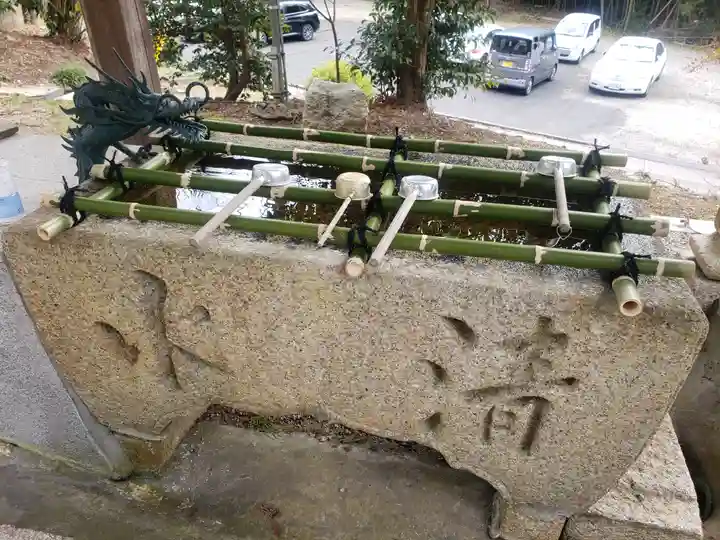 山津照神社の手水舎
