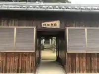 吐田神社の山門・神門