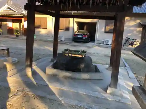 鴨高田神社の手水舎