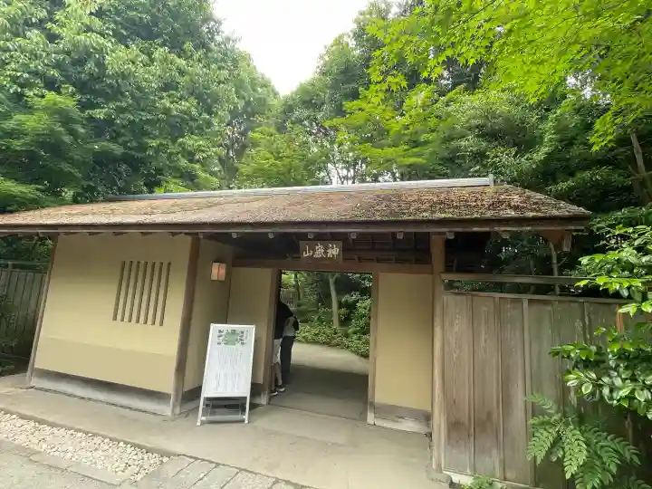 寒川神社の{uncategorized: "未分類", other: "その他", undefined: "問題あり", building: "その他建物", grave: "お墓", sacred_gate: "鳥居", guardian: "狛犬", statue: "像", buddha: "仏像", history: "歴史", nature: "自然", garden: "庭園", animal: "動物", pagoda: "塔", temizu: "手水舎", mountain_gate: "山門・神門", sanctuary: "本殿・本堂", subordinate: "末社・摂社", art: "芸術", scenery: "景色", jizo: "地蔵", ema: "絵馬", goshuin: "御朱印", omikuji: "おみくじ", items: "授与品その他", amulet: "お守り", goshuincho: "御朱印帳", eats: "食事", festival: "お祭り", votive_dance: "神楽", shichigosan: "七五三参", wedding: "結婚式", experience: "体験その他", initially: "初詣", around: "周辺", anti_infection: "感染症対策"}