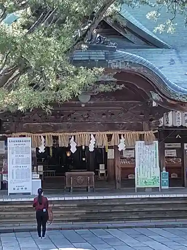 白山神社の本殿