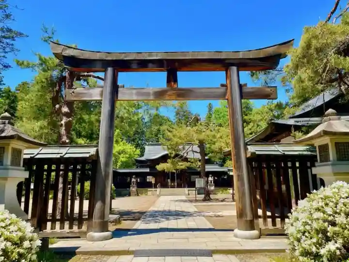 上杉神社の{uncategorized: "未分類", other: "その他", undefined: "問題あり", building: "その他建物", grave: "お墓", sacred_gate: "鳥居", guardian: "狛犬", statue: "像", buddha: "仏像", history: "歴史", nature: "自然", garden: "庭園", animal: "動物", pagoda: "塔", temizu: "手水舎", mountain_gate: "山門・神門", sanctuary: "本殿・本堂", subordinate: "末社・摂社", art: "芸術", scenery: "景色", jizo: "地蔵", ema: "絵馬", goshuin: "御朱印", omikuji: "おみくじ", items: "授与品その他", amulet: "お守り", goshuincho: "御朱印帳", eats: "食事", festival: "お祭り", votive_dance: "神楽", shichigosan: "七五三参", wedding: "結婚式", experience: "体験その他", initially: "初詣", around: "周辺", anti_infection: "感染症対策"}