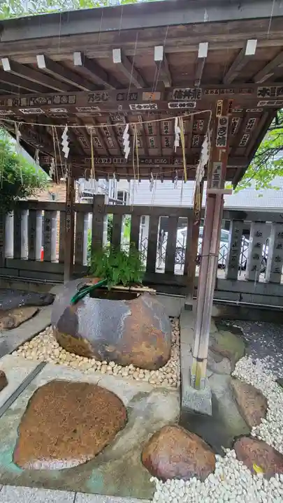 元三島神社の手水舎