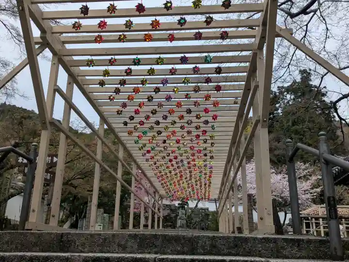 西教寺の{uncategorized: "未分類", other: "その他", undefined: "問題あり", building: "その他建物", grave: "お墓", sacred_gate: "鳥居", guardian: "狛犬", statue: "像", buddha: "仏像", history: "歴史", nature: "自然", garden: "庭園", animal: "動物", pagoda: "塔", temizu: "手水舎", mountain_gate: "山門・神門", sanctuary: "本殿・本堂", subordinate: "末社・摂社", art: "芸術", scenery: "景色", jizo: "地蔵", ema: "絵馬", goshuin: "御朱印", omikuji: "おみくじ", items: "授与品その他", amulet: "お守り", goshuincho: "御朱印帳", eats: "食事", festival: "お祭り", votive_dance: "神楽", shichigosan: "七五三参", wedding: "結婚式", experience: "体験その他", initially: "初詣", around: "周辺", anti_infection: "感染症対策"}